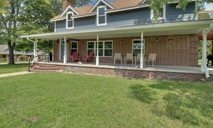 Cotter Casa | Unique Cotter Getaway w/ Deck & Outdoor Dining!