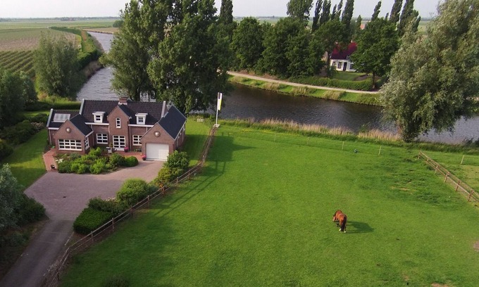 Municipality of Steenbergen Otro | Unique detached waterfront villa