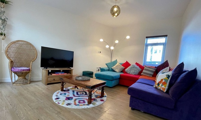 Penylan Casa | Unique & Fabulous. Trendy Area