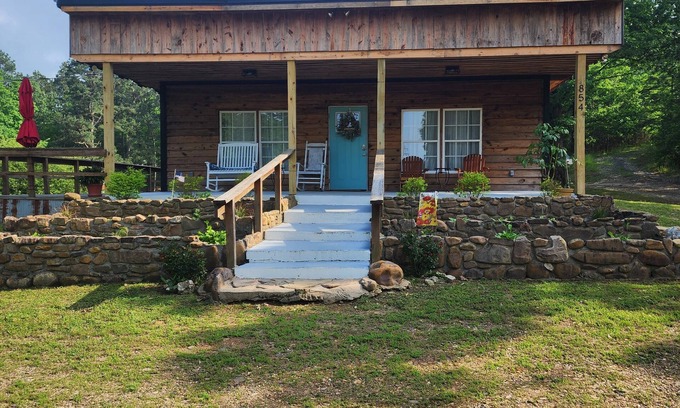 Mena Cabina | Unique Farmhouse Modern Country Cabin