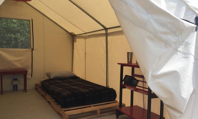 Sturgis Alquiler De RV | Unique Glamping tent with 2 twin beds in Sturgis South Dakota