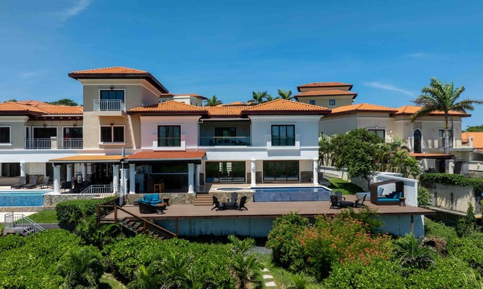 Pristine Bay Casa | Unique Golf Retreat: Pool ~ Hot Tub ~ Scenic Views