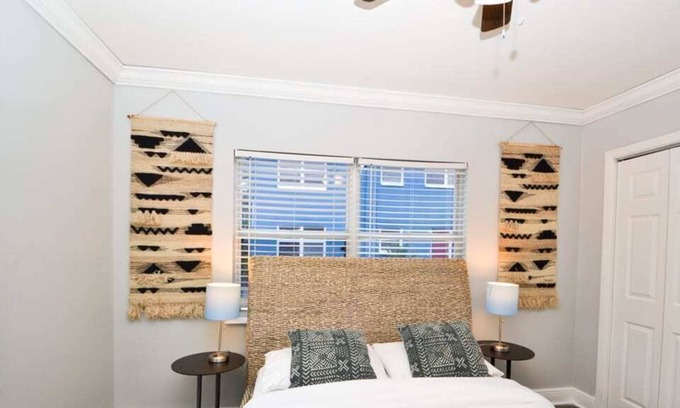 Virginia Park Apartamento | Unique & Green 2BR with Parking by Tampa's Virginia Park
