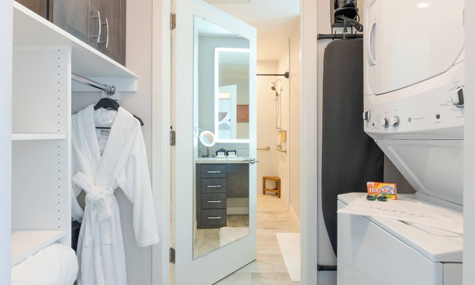 Central Business District Apartamento | Unique Historic Experience Conveniently Located in the Heart of Cincinnati