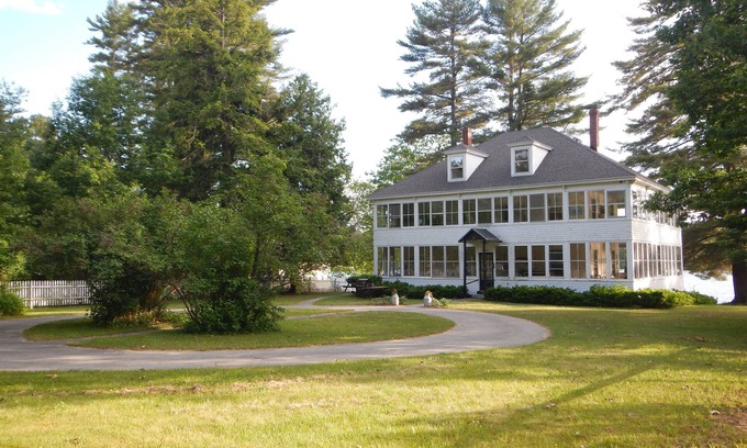 Standish Casa | Casa histórica única en Pristine Watchic Lake