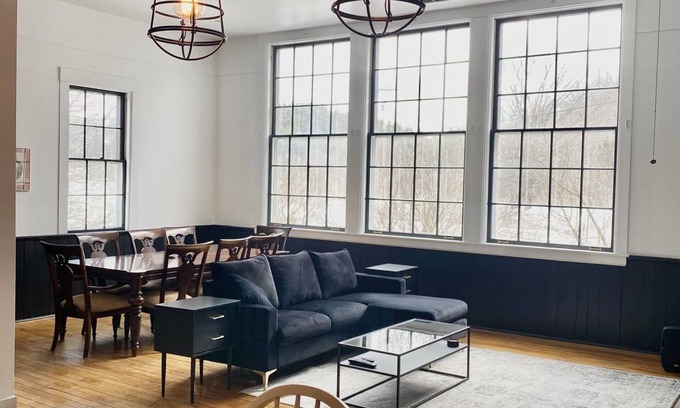 Chester Casa | UNIQUE/HISTORIC STAY IN AN 1874 ERA SCHOOLHOUSE!!