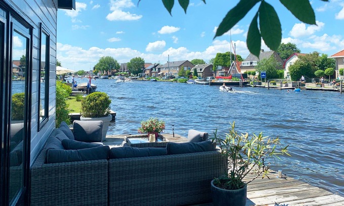 Municipality of Aalsmeer Casa | Unique holiday home at the water near Amsterdam with boat for rent