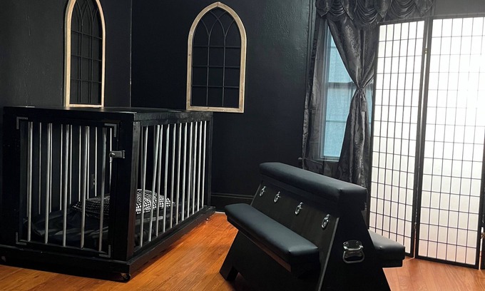 Lindridge-Martin Manor Casa | Unique & Kinky Private Getaway, Great for Couples, Bondage, Adults only.