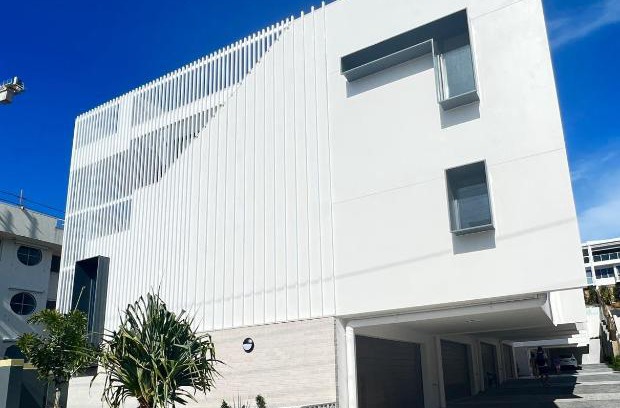 Coolangatta Villa | Unique Kirra townhouse