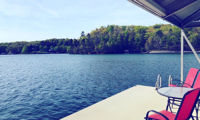 Gainesville Cabaña | Unique Lake Lanier Cottage ~ ¡En aguas súper profundas cerca de las montañas del norte de GA!