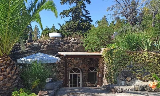 Tijarafe Casa | Vivienda en cuevas ÚNICA, lado oeste soleado, descanso y relajación, WiFi, TV satelital