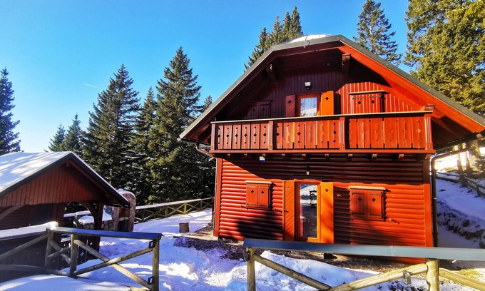Ambroz pod Krvavcem Apartamento | Unique location - ski slope just 10 meters from the appartment!