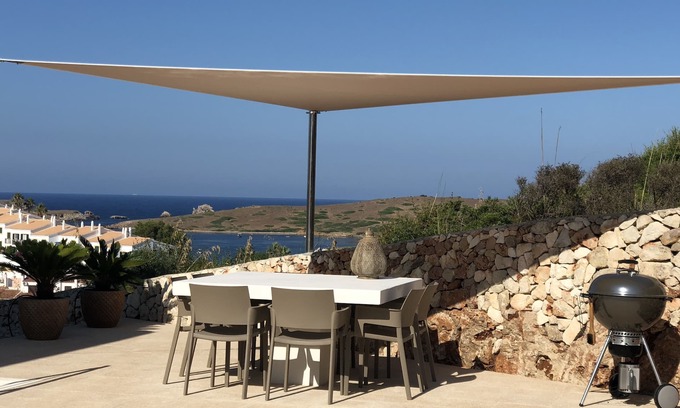 Port d'Addaia Villa | Ubicación única con vista panorámica del puerto de Addaia desde todas las habitaciones.