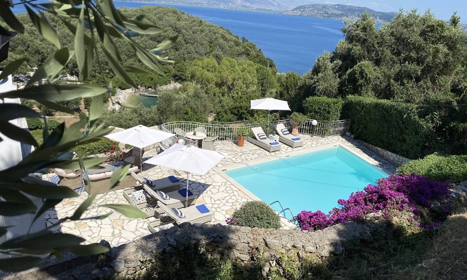 Gimari Villa | Hermosa villa en una ubicación impresionante con piscina climatizada.