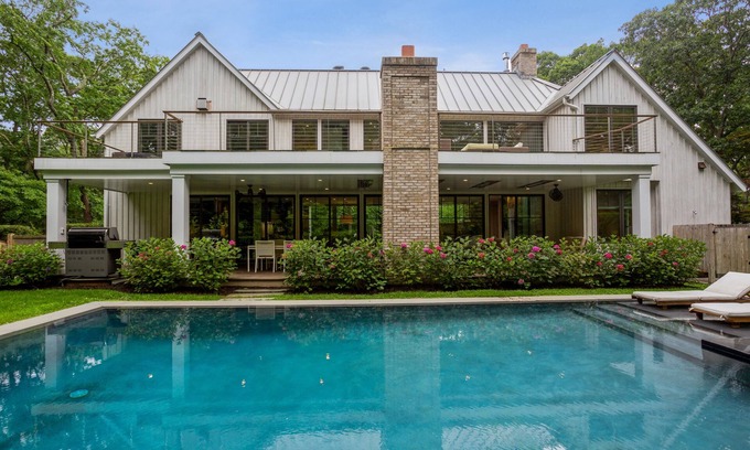 Sag Harbor Casa | Unique Modern Barn House in Sag Harbor