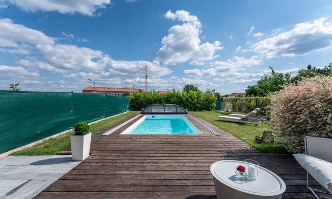Boranovice Casa | Unique modern House with swimming pool and elevator