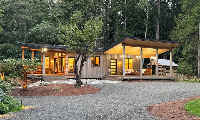Rollingbay Casa | Unique modern Farmhouse