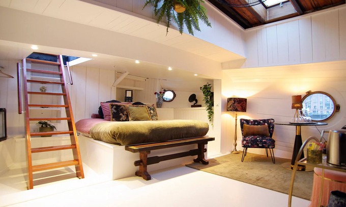 Spaarndammer en Zeeheldenbuurt Cama Y Desayuno | Única casa flotante pacífica junto al centro de la ciudad