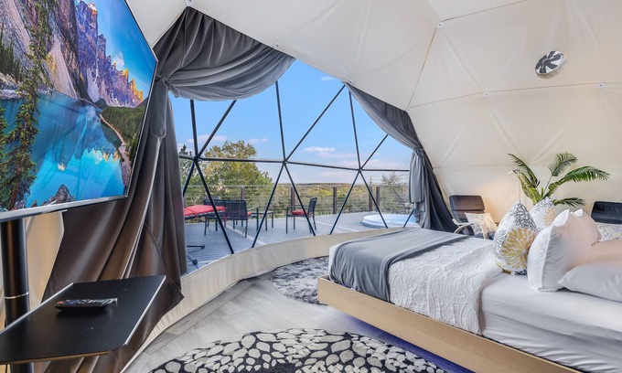 Lago Vista Complejo | Unique Eco-Glamping Resort in TX Hill country!