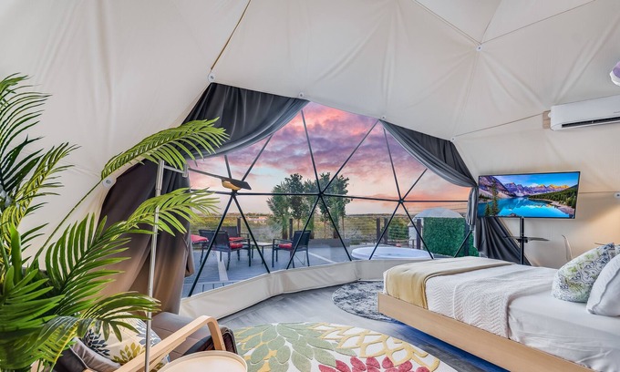 Lago Vista Complejo | Unique & Plush Eco-Glamping Resort in TX Hill country!