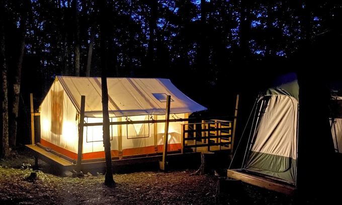 Damascus Alquiler De RV | Private elevated glamping experience nestled in the Blue Ridge Mountains.
