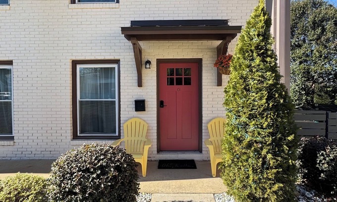 Biddleville Casa | Unique, professionally designed amenity-rich 2-bedroom townhome in Uptown CLT