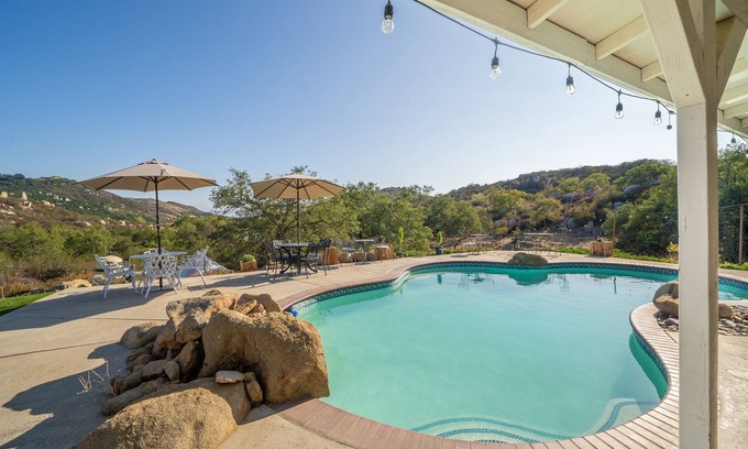 Temecula Cabina | Unique ranch home with pool and hot tub on beautiful 5 acres!