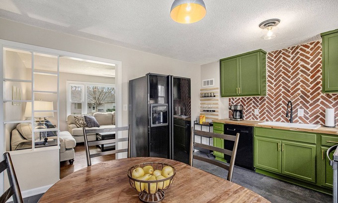 Mission Casa | Unique Renovated 2 bedroom home