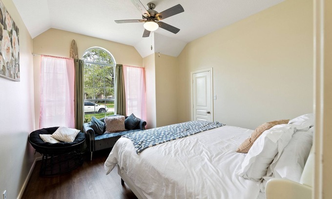 Sydney Harbour Casa | Unique Restful 3BR @Waterview