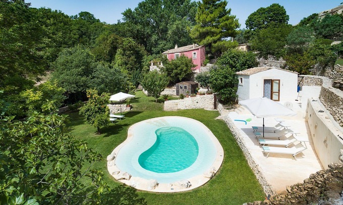 Palazzolo Acreide Casa | Relájese en una casa de molinero en un terreno de 4 ha de naturaleza intacta
