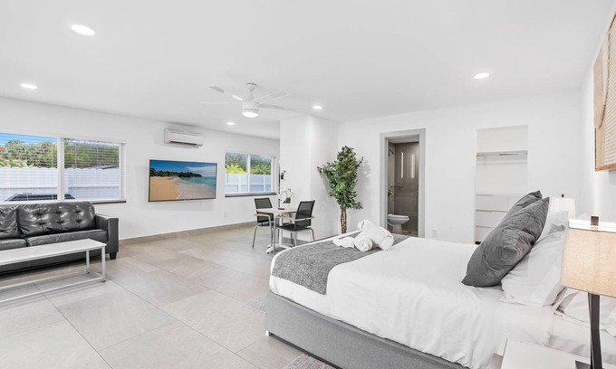 Deerfield Beach Apartamento | Unique Retreat - Unit B: Homey First-floor Haven