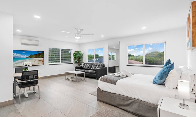 Deerfield Beach Apartamento | Unique Retreat - Unit C: Charming 2nd-floor Escape