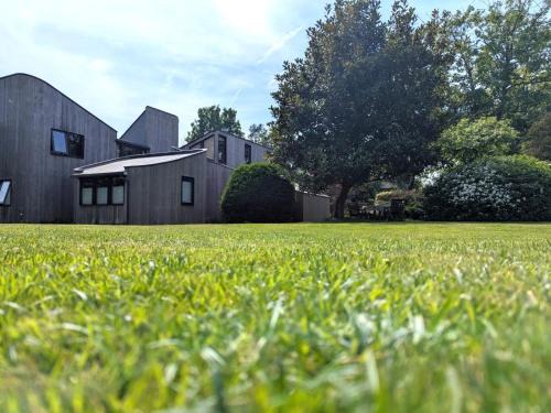 Merston Casa | Unique & Rural Child Friendly Annexe with Large Gardens, Games & Tennis Court - Chichester Holiday Properties