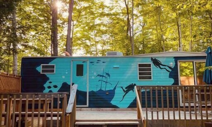 Miller Lake Casa | Unique "Shipwreck" Glamping RV I Near Grotto