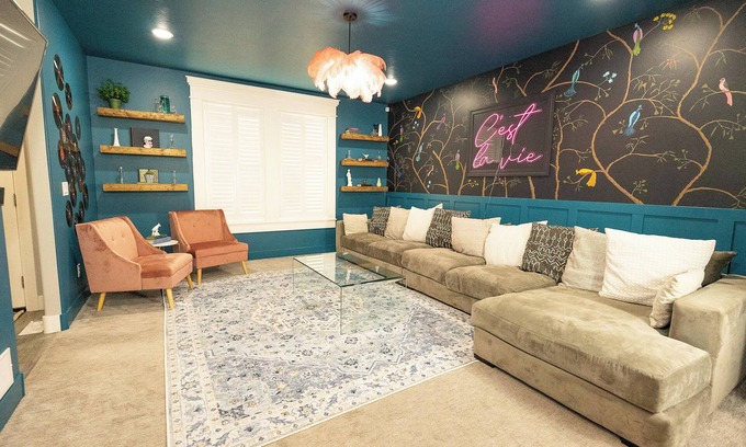 Ammon Casa | Unique & Spacious Home GREAT LOCATION HOT TUB 🔥 Sleeps 14 Family Friendly
