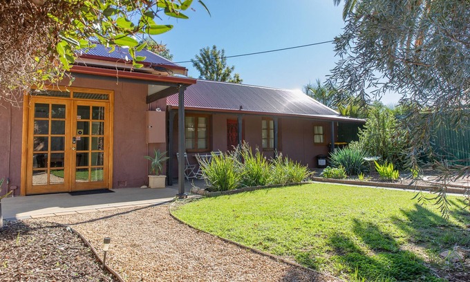 Gawler South Cabaña | Unique Stables Cottage - Gawler Barossa Region