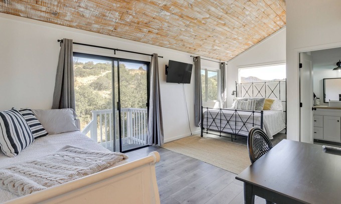 Alpine Casa | Unique Stay: Alpine 'Mariposa Farmhouse' w/ Views!