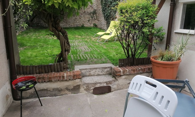 Bourgogne Apartamento | Unique studio in the heart of Orléans + PRIVATE garden