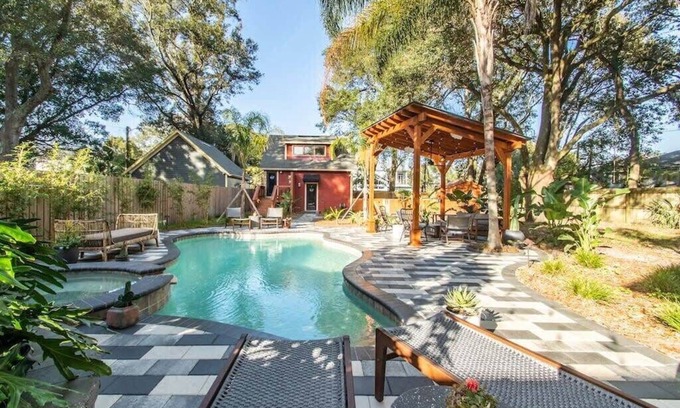 Urban Core Apartamento | Unique studio w/ pool, spa & gardens near downtown
