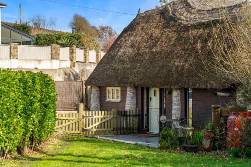 South Milton Casa | Unique Thatched Retreat near Salcombe and Beaches