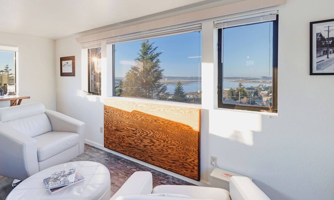North Bend Casa | Unique Tower house with breathtaking views, private hot tub & cold plunge