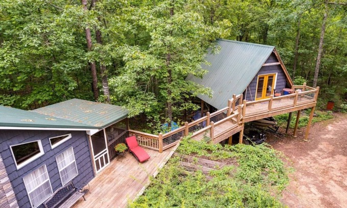 Lineville Cabina | Unique Treehouse-Separate Space for Teens! Fire pit,WIFI,Kayak-300 yds to Lake