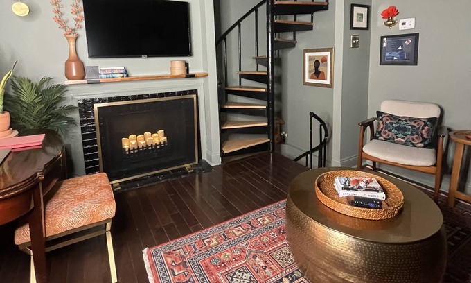 Society Hill Casa | Unique trinity style house in the heart of Queen Village.