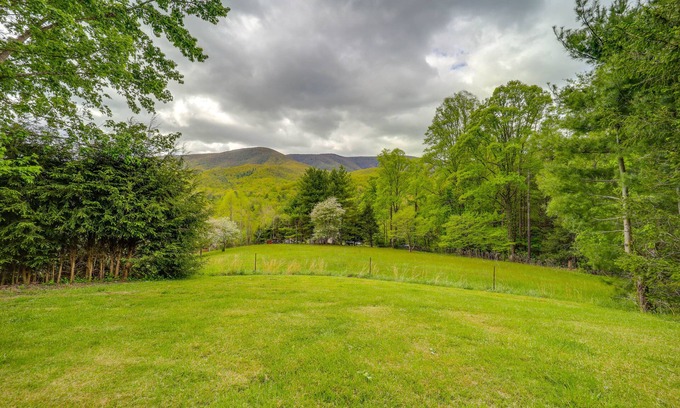 Unicoi Casa | Unique Unicoi Home w/ Deck & Mountain Views!