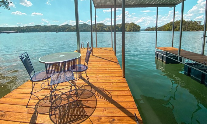 Maynardville Cabaña | Unique updated cottage on Norris Lake w/ private boat dock and spectacular views