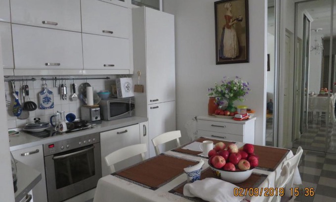 Central Administrative Okrug Apartamento | Unique View to Tverskaya Square near Kremlin. Cosy.