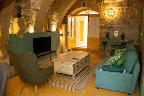 San Lawrenz Casa | Unique Village Hideaway