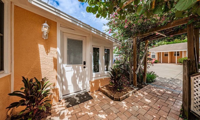 Dunedin Villa | Unique Villas 3Plex in the Heart of Downtn Dunedin