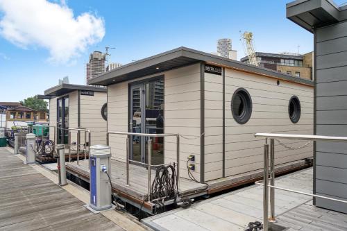 Canary Wharf Alquiler De Eote | Unique Water Lodge in London - Sleeps 6