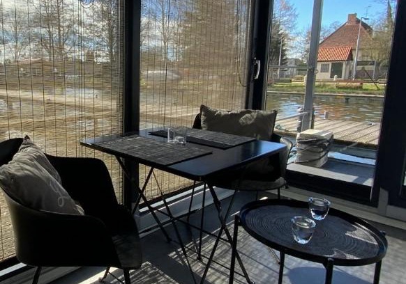 Oberhavel Alquiler De Eote | Unique Water Stay Tiny Hausboot für 2 Personen